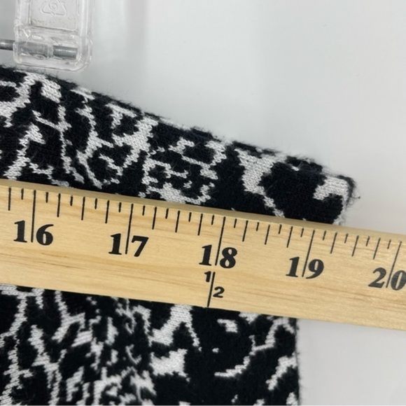 Lane Bryant Animal Print Sweater Skirt Womens Plus 18/20 Black/White Winter - Picture 8 of 9